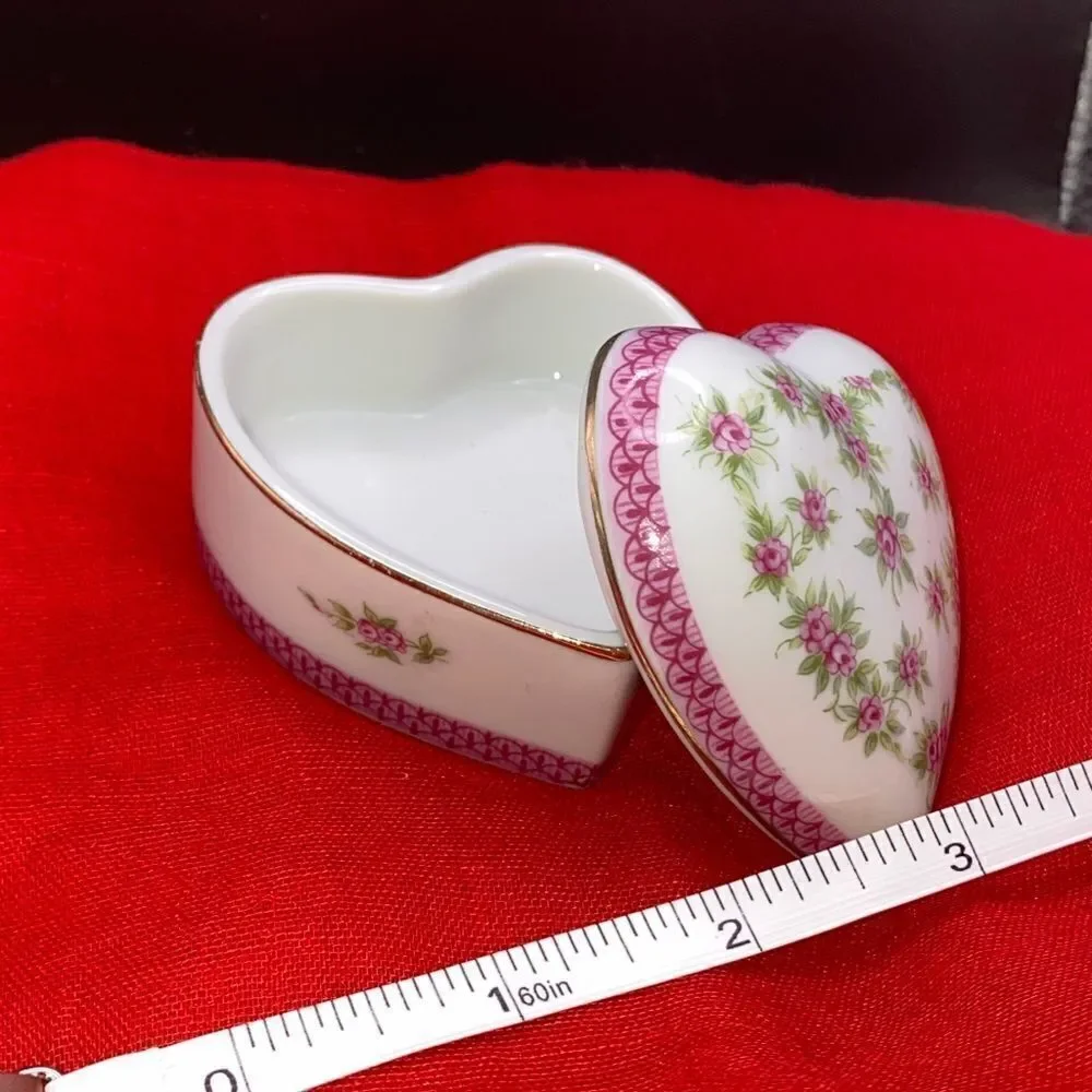 Lefton China hand painted vintage heart trinket container with lid